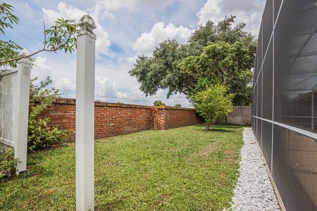 Photo - 2252 Wyndam Way