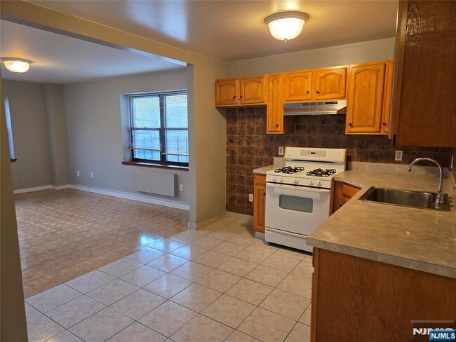 Photo - 2401 Bergenline Ave Unidad 2E