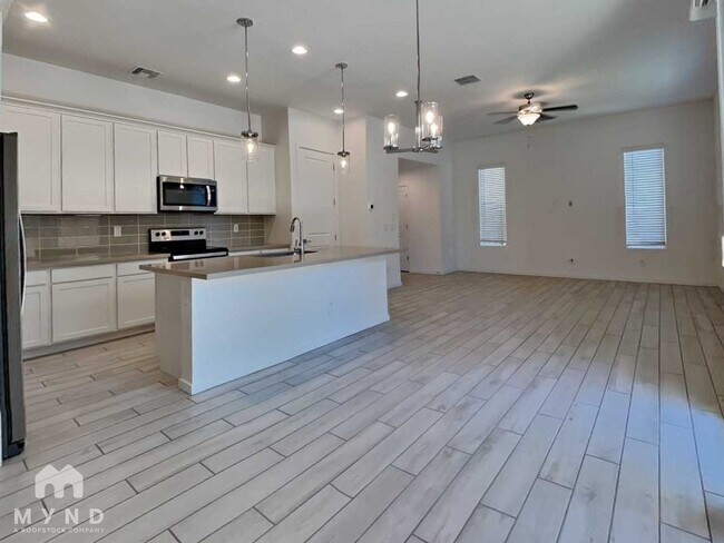 Photo - 901 S Smith Rd