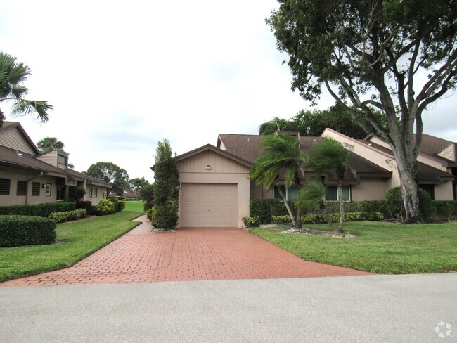 Building Photo - 4729 Fountains Dr S Rental