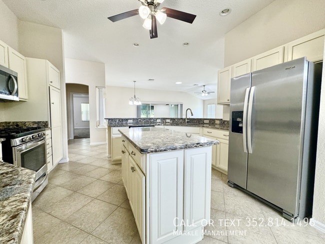 Photo - 487 Thistledown Way