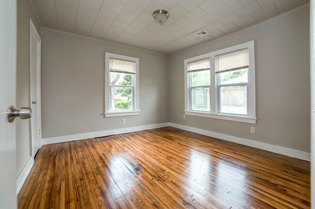 Building Photo - Full gut remodel! All new everything!! Come check it out.