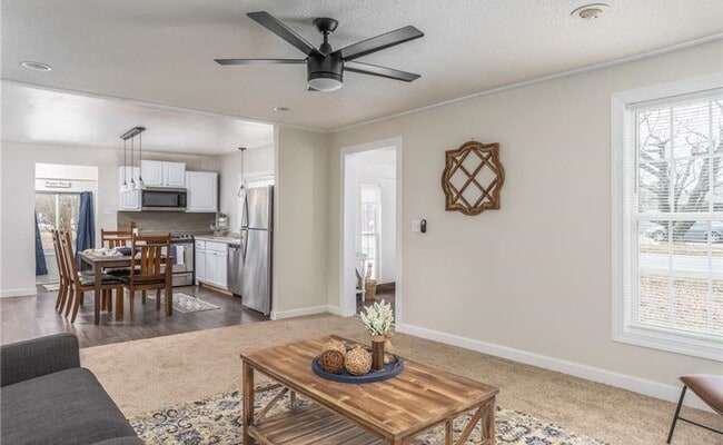 Photo - 2/ 1 Home for Rent!