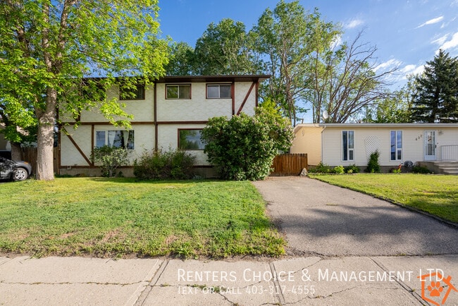 Photo - Pet Friendly Half Duplex with Fenced Yard in Claresholm