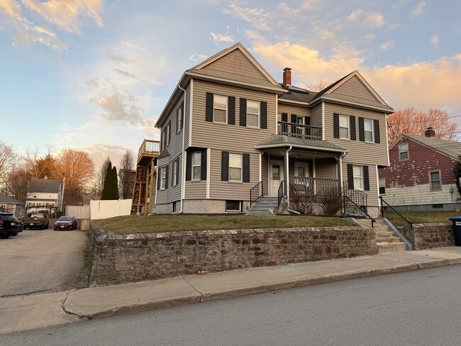 Building Photo - 9 Whitcomb St Unit 2L