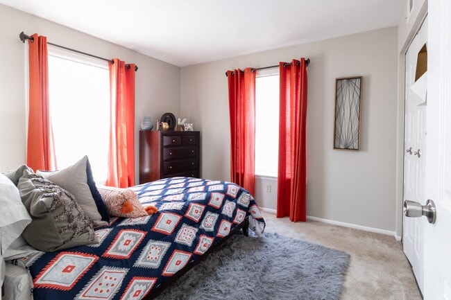 2 Bedroom Floorplan at Williamsburg on Lake Mishawaka