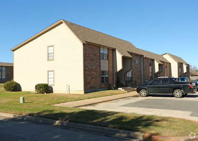 Cleburne Plaza Apartments - Cleburne, TX | ForRent.com