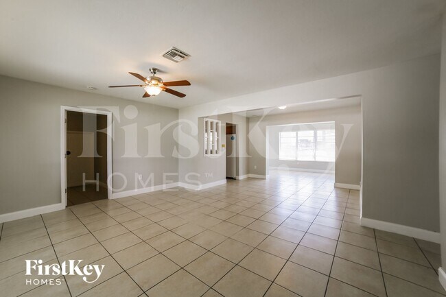 Photo - 2807 Utopia Dr