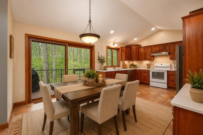 Photo - 4482 Sutton Rd