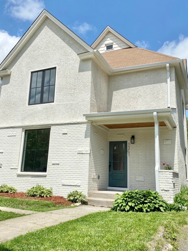 Photo - 1301 Hewitt Ave