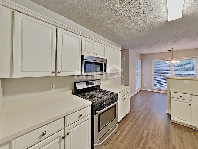 Photo - 375 Saybrook Crossing