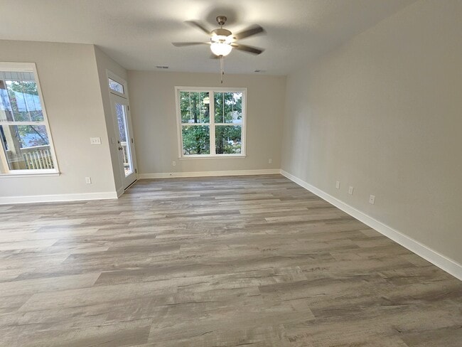 Photo - 121 Marianne Ln