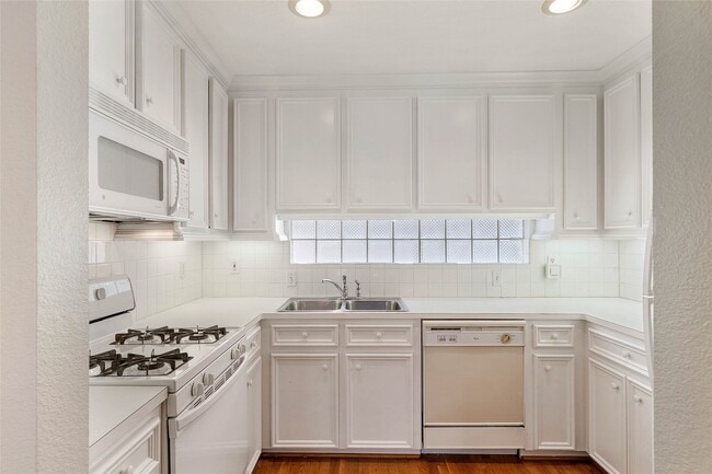Photo - 4608 Woodhead St