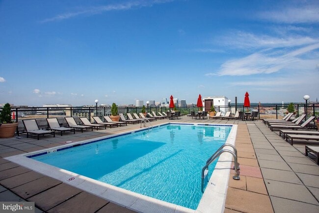 Building Photo - 940 25th St NW Unit 407-S Rental
