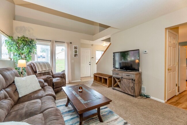 Building Photo - 1601 Great Western Dr
