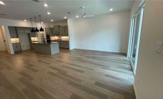 Photo - 1265 Doris May Dr