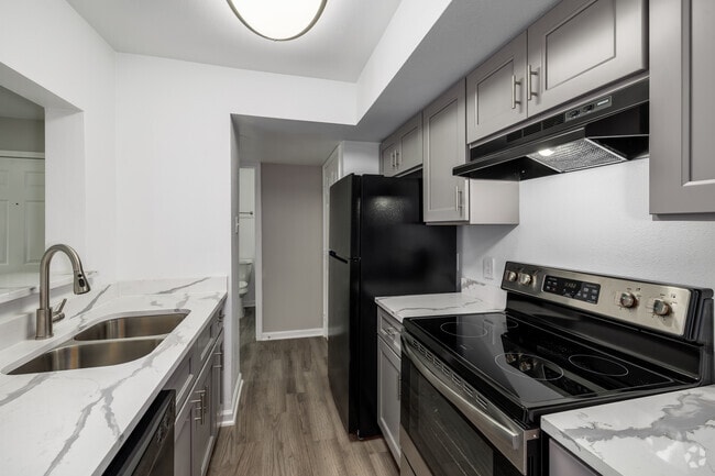 1BR, 1BA - 683SF - Kitchen