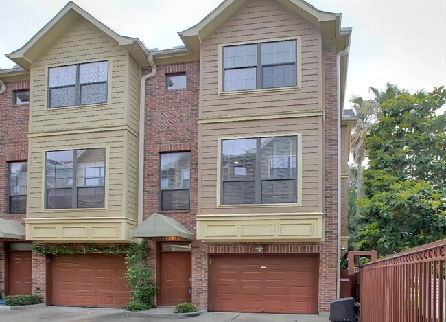 Building Photo - Beautiful 3-Story Townhome in Museum District