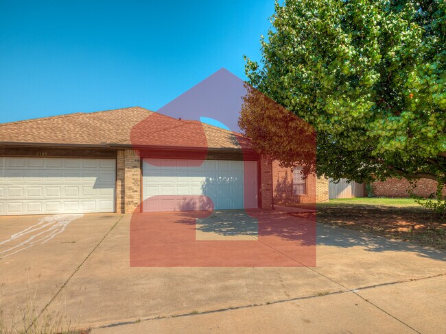 Photo - 2707 Silvertree Dr