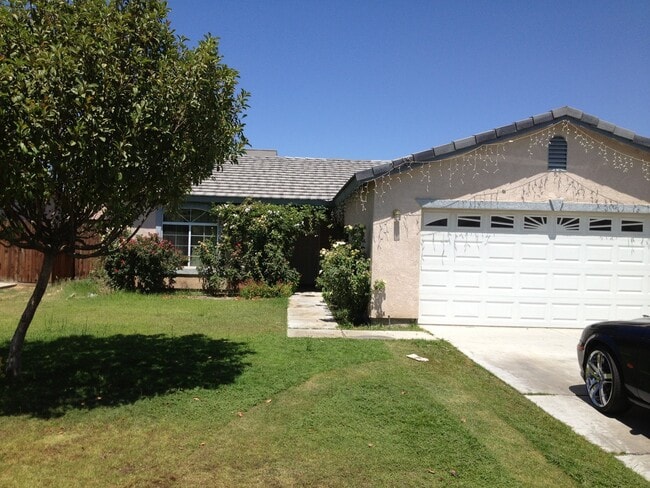 Building Photo - 1302 Interlaken Dr