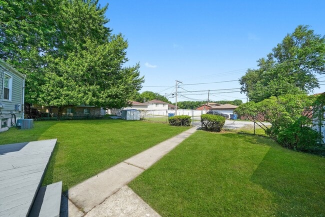 Photo - 760 Sibley Blvd