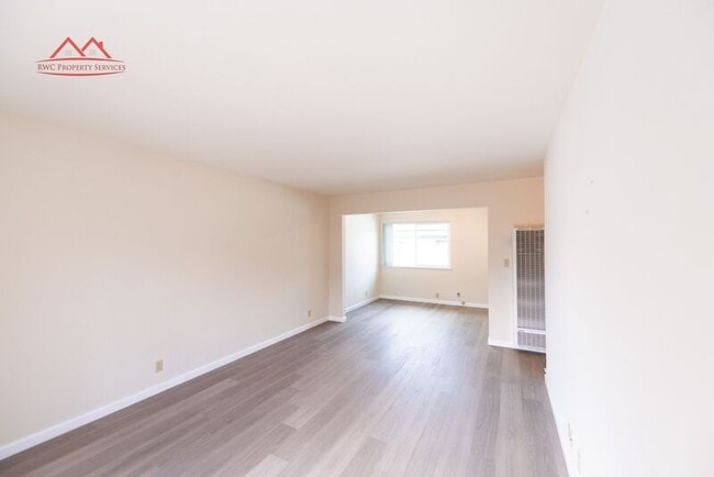 Building Photo - 1663 Ontario Dr Unit 6