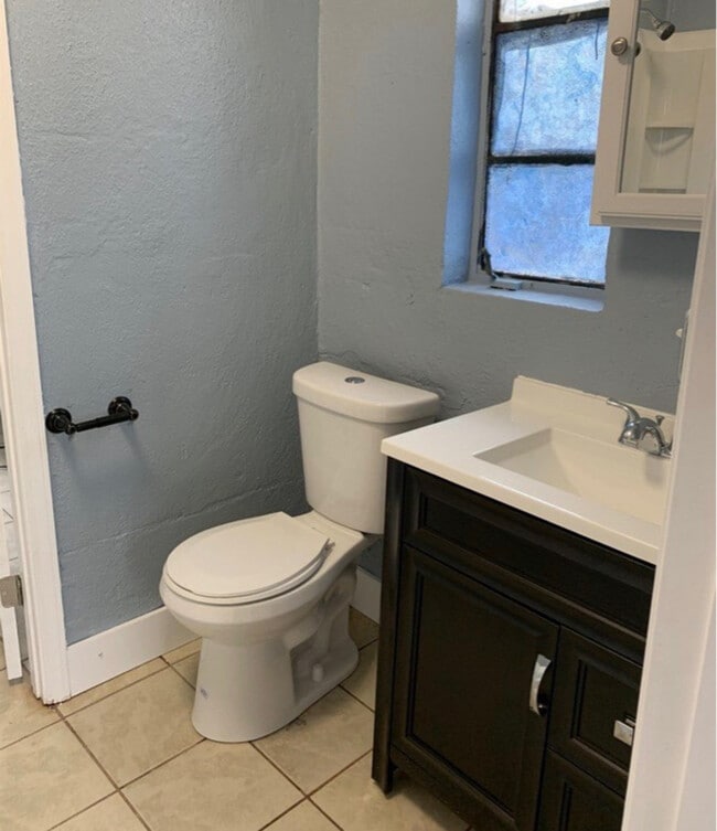 Photo - 302 W Wood St