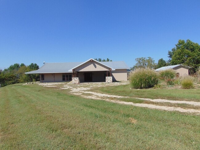 Photo - Majestic 3 Bed Mid MO Ranch!