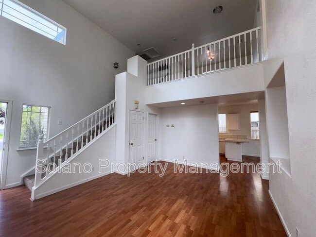 Photo - 667 Grafton Way