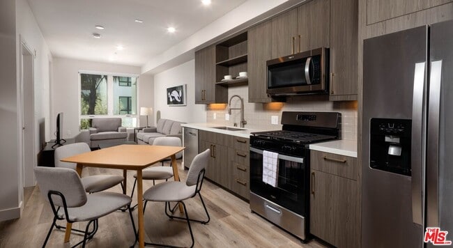 Photo - 1340 S Hill St Unit 201
