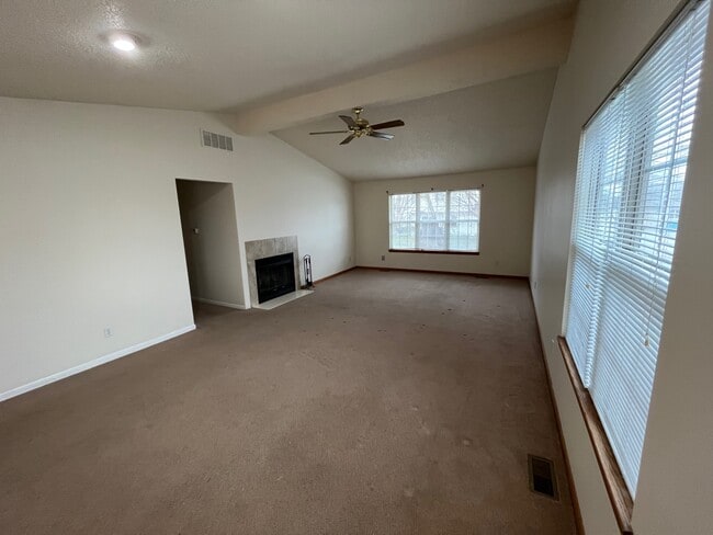 Building Photo - 3207 Amy Dr Rental