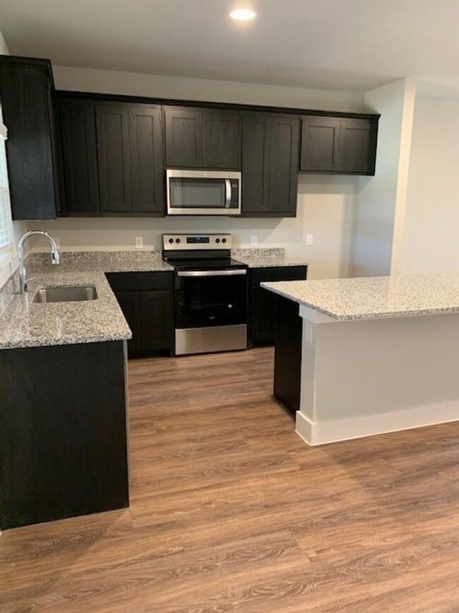 Photo - SPRING MOVE IN SPECIAL