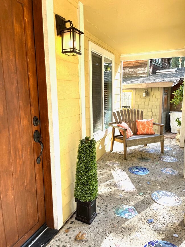 Front Porch - 618 Woodland Dr