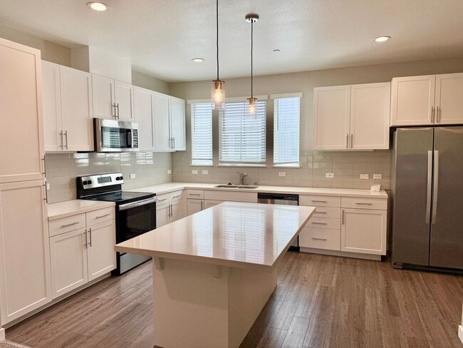 Photo - $4,190 / 4 BR - MODERN FREMONT TOWNHOME WITH JUNIOR SUITE, PRIVATE BALCONY & PRIME LOCATION!