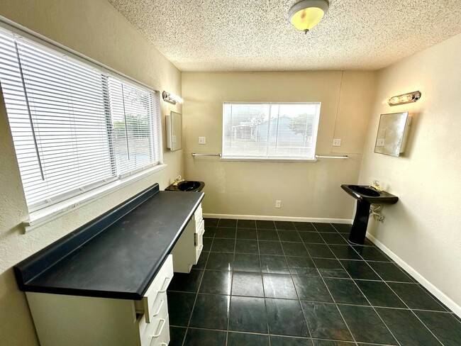 Photo - 4631 Argonne Dr