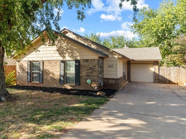 Building Photo - 2117 Foxfire Rd