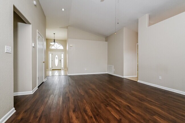 Photo - 1411 Forsyth Way