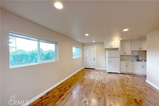 Photo - 17134 Saticoy St