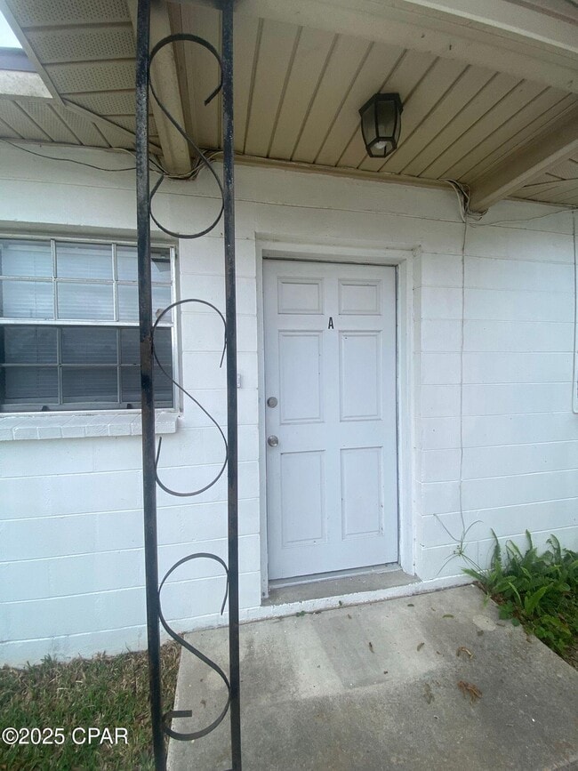 Building Photo - 1527 Grace Ave Rental