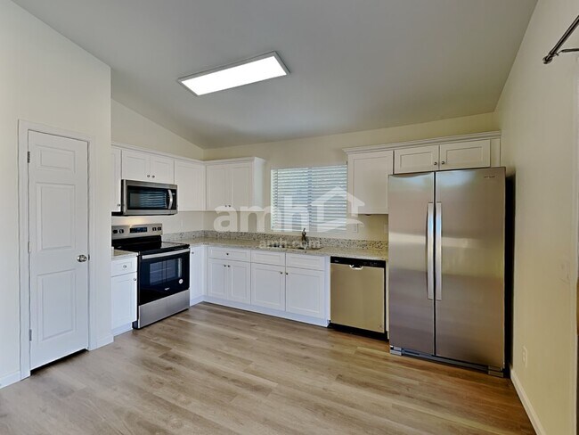 Photo - 9702 E Butte St