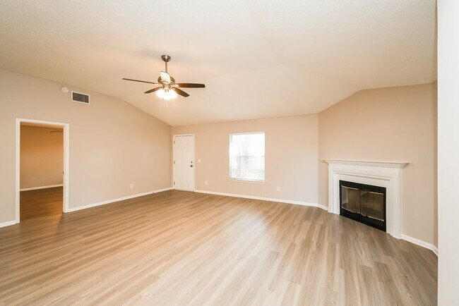 Photo - 1368 High Plains Dr W