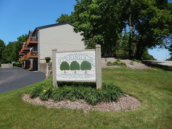 375 Woodridge Cir