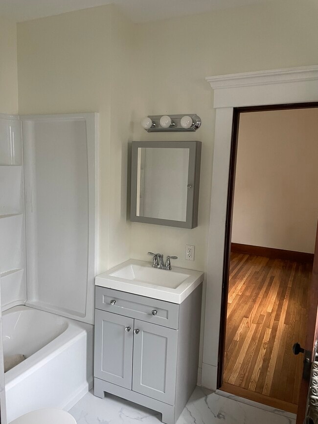 Photo - 24 Winthrop Ter Unit 1st Floor