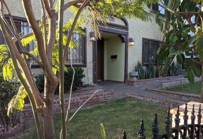 Building Photo - 1505 S Dunsmuir Ave Unit 1505