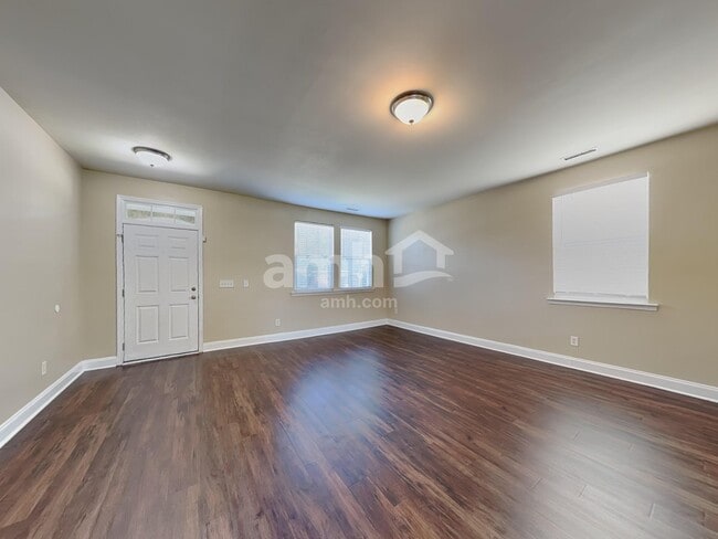 Photo - 238 Larktree Ln