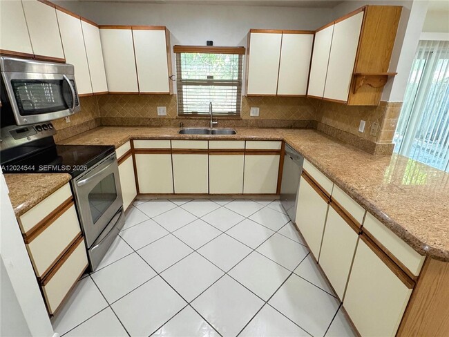 Photo - 61 SW 34th Ave