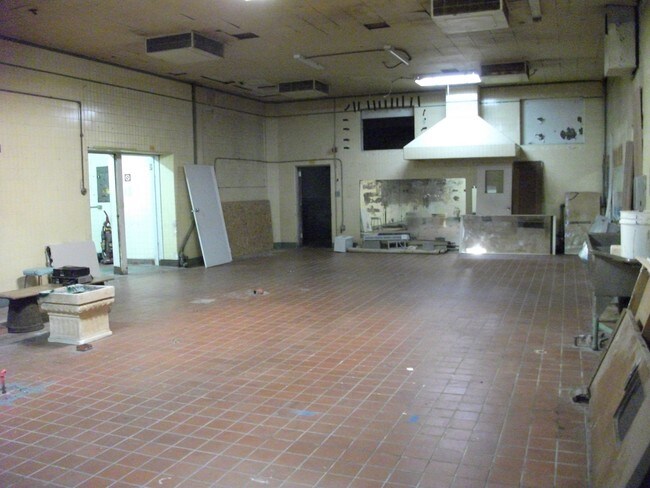 Antigua Espacio de cocina se puedes agregar (2.500SF+/-) - The Lafayette