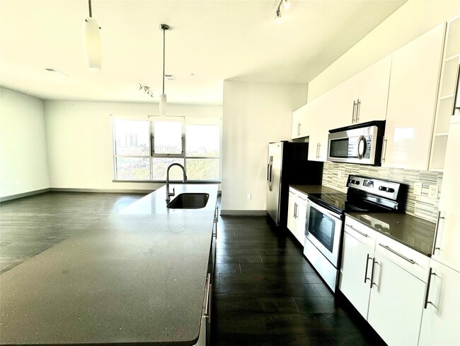 Building Photo - 3788 Richmond Ave. Unit 1233