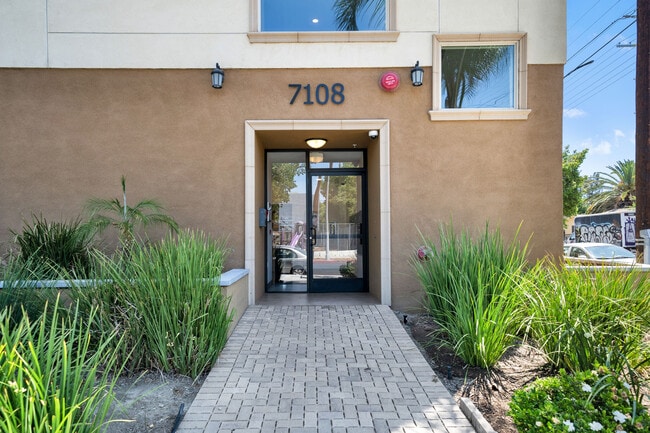 con 1, - Bakman Avenue LLC