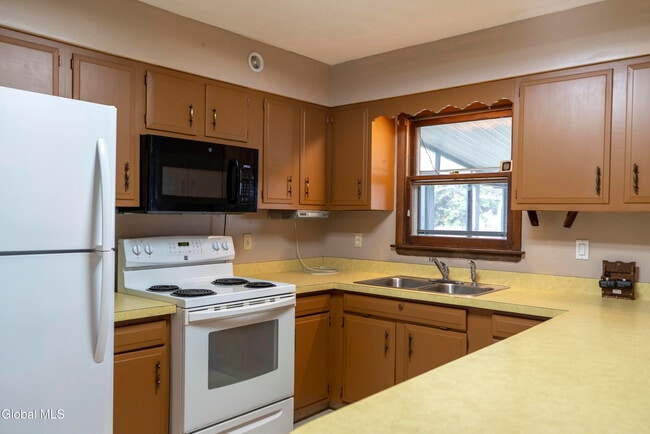 11 Keyes St